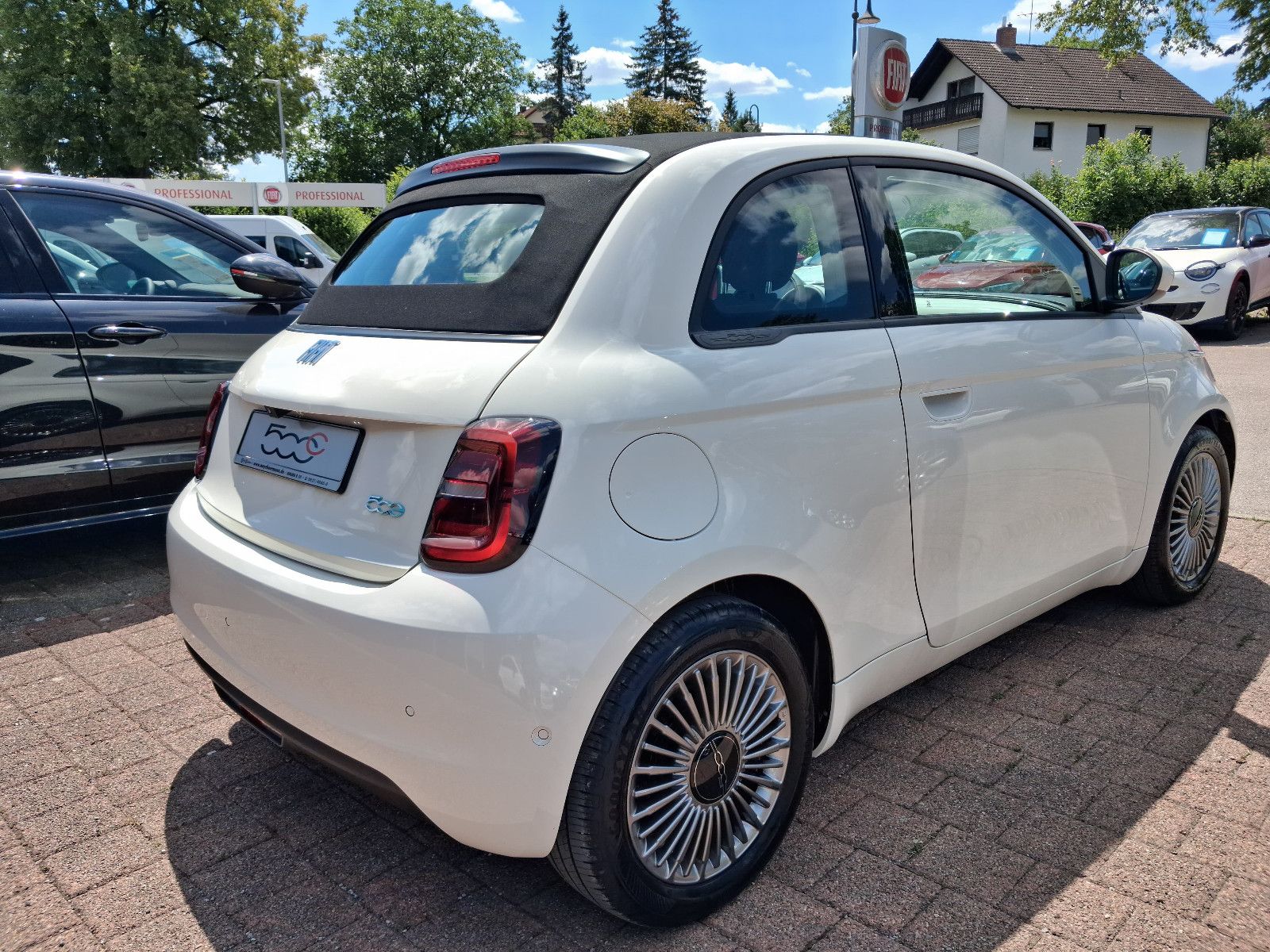 Fahrzeugabbildung Fiat 500 Cabrio E