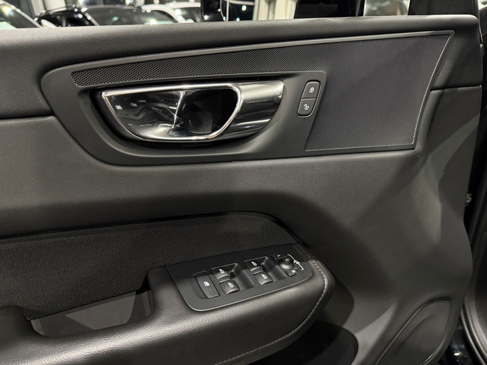 Fahrzeugabbildung Volvo XC60 Momentum Pro 2WD LED NAV DAB RFK SHZ ALU