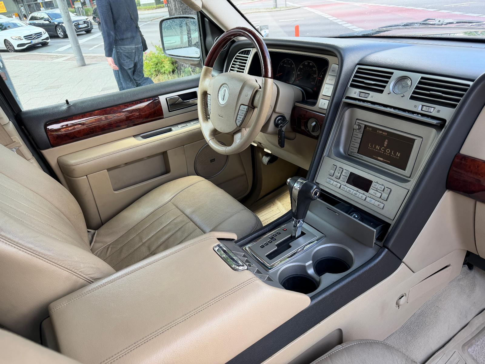 Lincoln NAVIGATOR 5,4L V8 4x4*AUT.*LEDER*EGSD*7-SITZE*