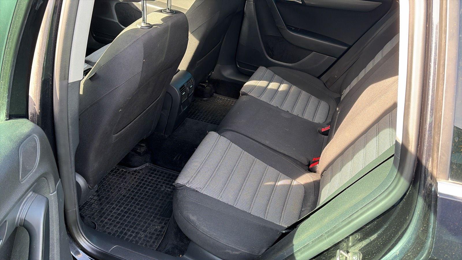 Volkswagen Passat 2011 — photo 8