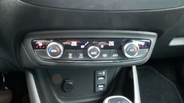 Fahrzeugabbildung Opel Crossland (X), Navi, LED, Leder, Kamera