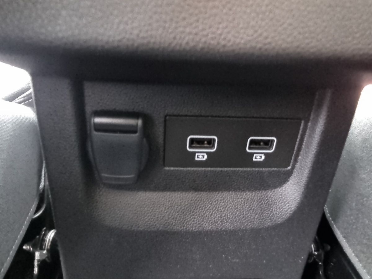 Fahrzeugabbildung Renault Kangoo PKW TECHNO TCe 130 EDC
