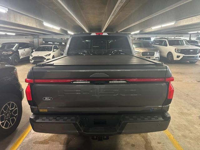 Ford F150 Lightning Lariat  gross Batterie im Vorlauf