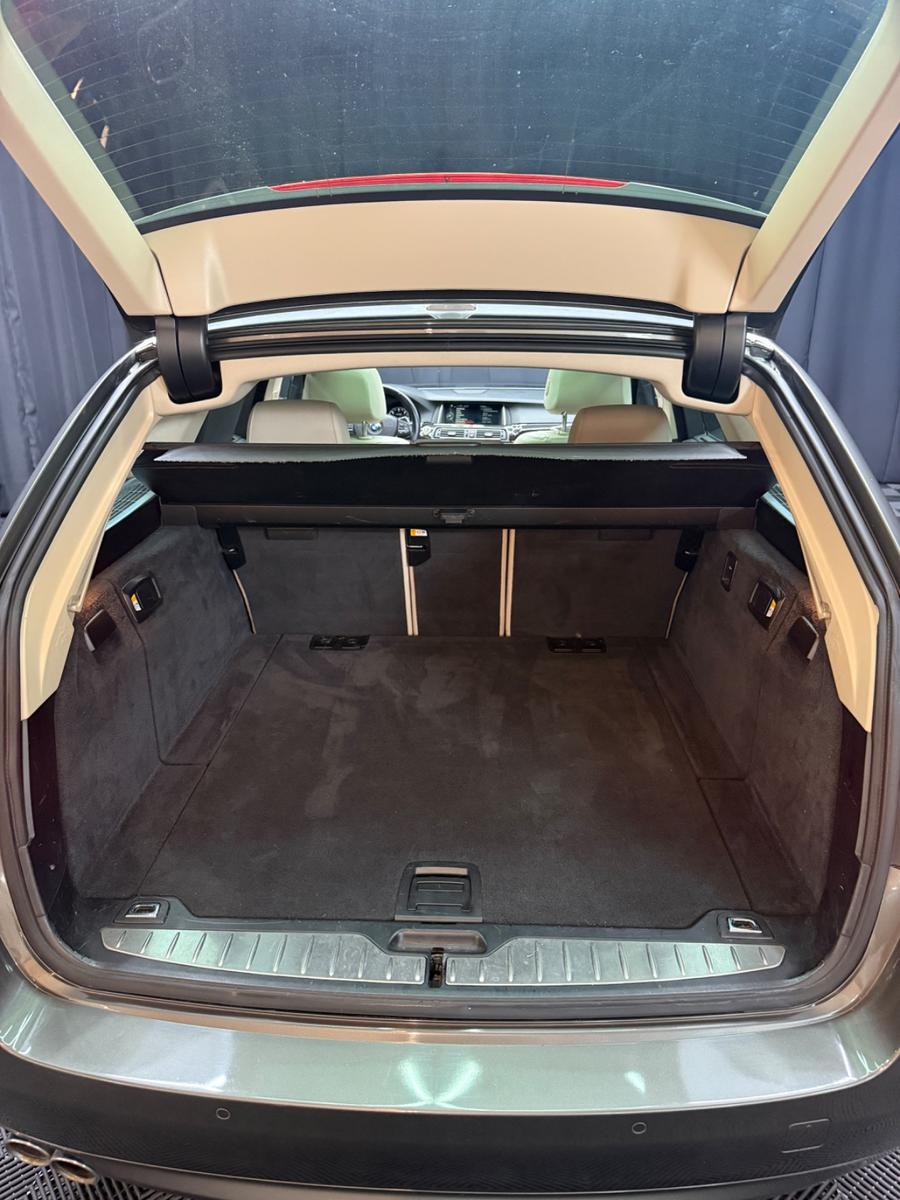 BMW 530D XDRIVE 258ch - TOIT PANORAMIQUE - CUIR DAKOTA - SIÈGES CHAUFFANTS - GPS PROFESSIONAL - SUSPENSION PNEUMATIQUE