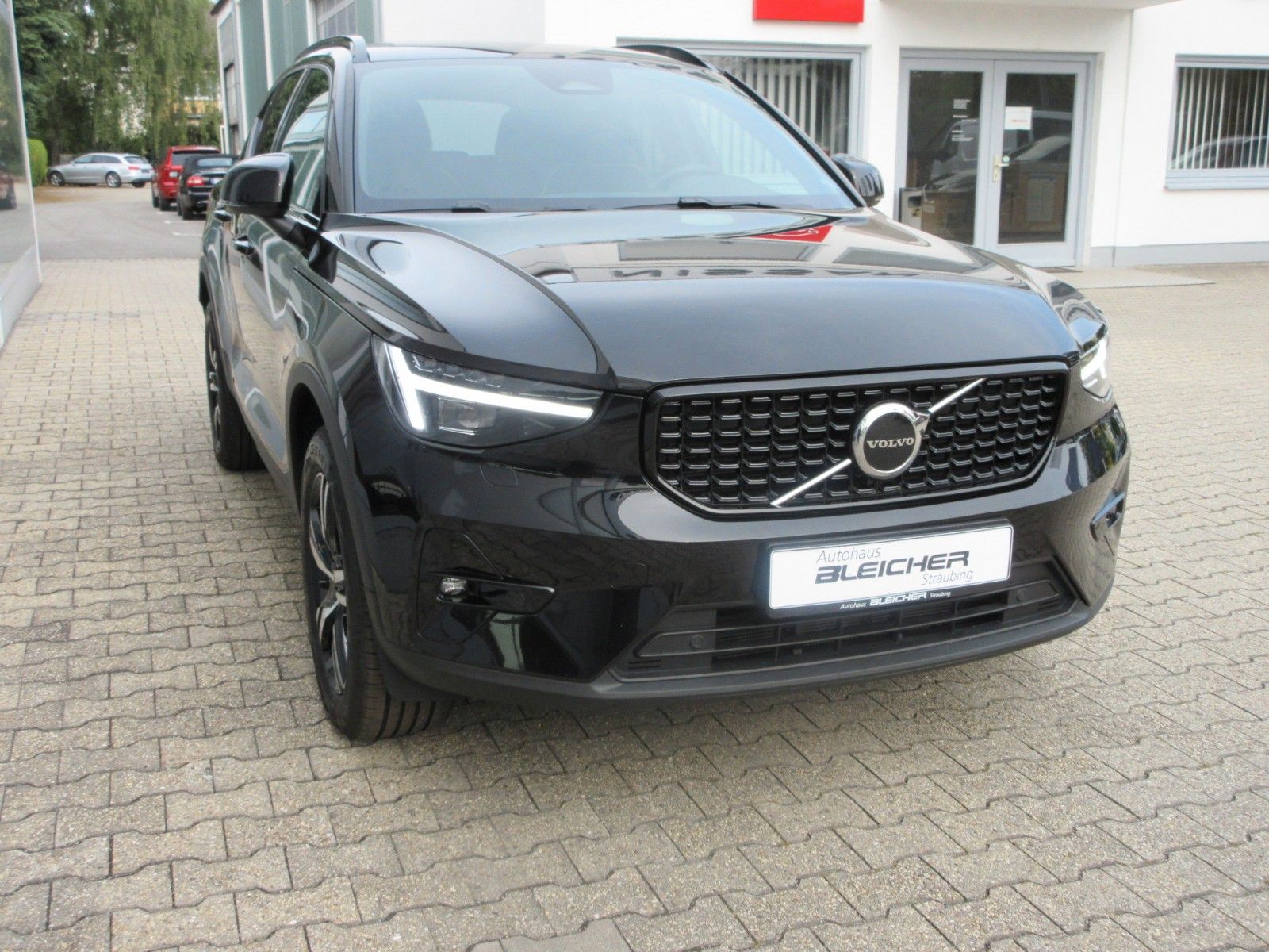 Fahrzeugabbildung Volvo XC 40 Plus Dark 2WD
