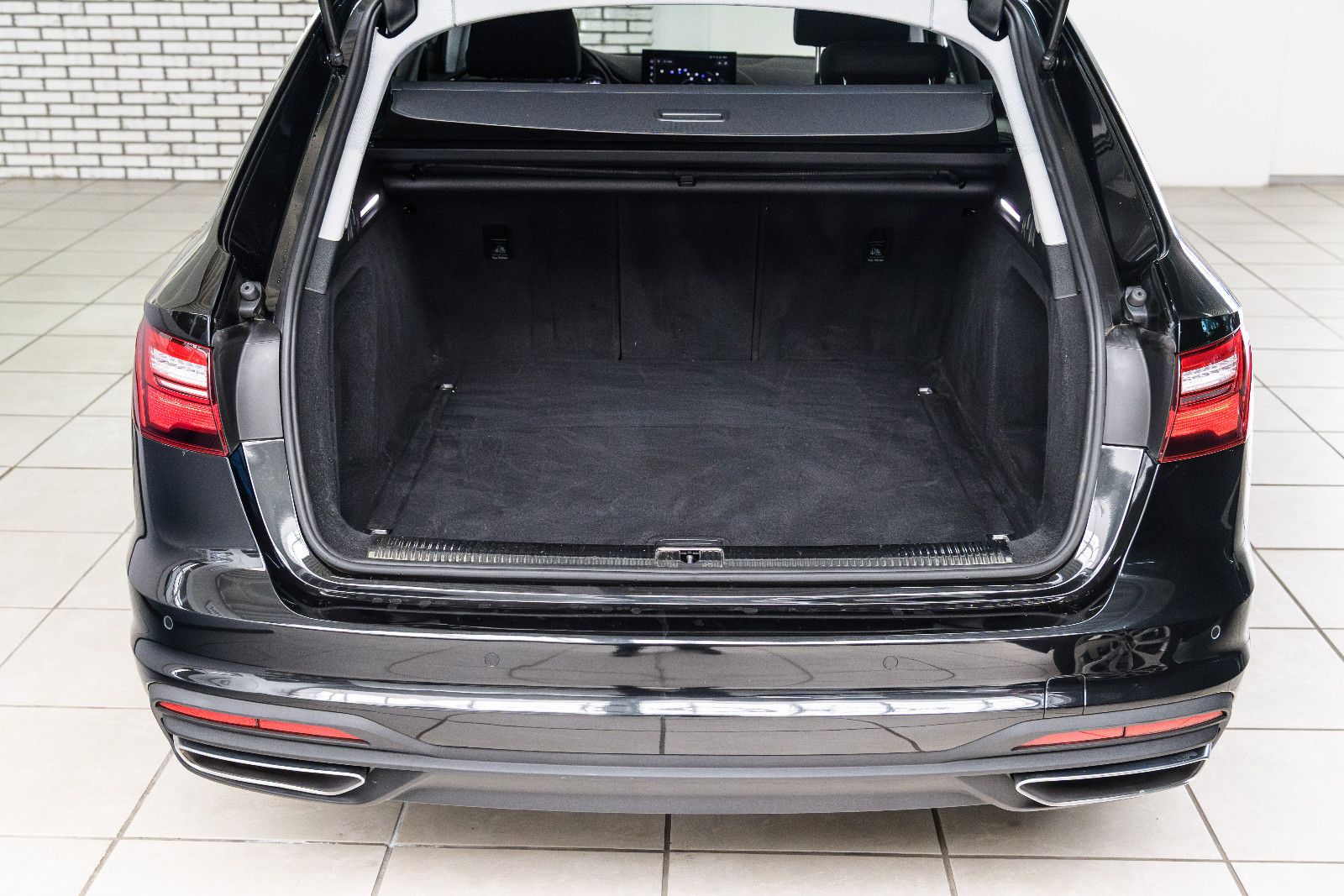 Fahrzeugabbildung Audi A4 35 TFSI S tronic advanced Avant LED/SZH/NAVI