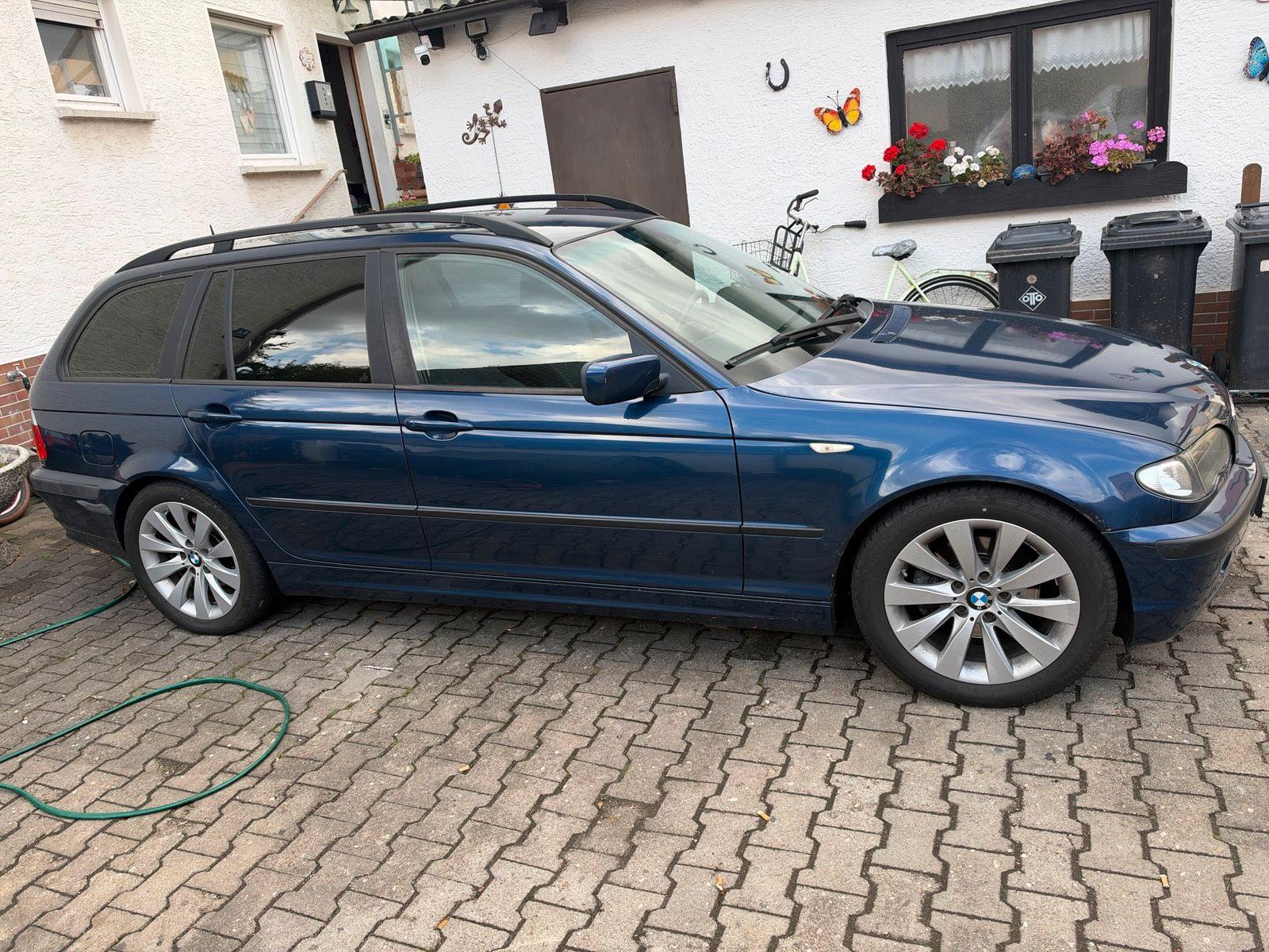 BMW 320 2004 — вигляд ззаду