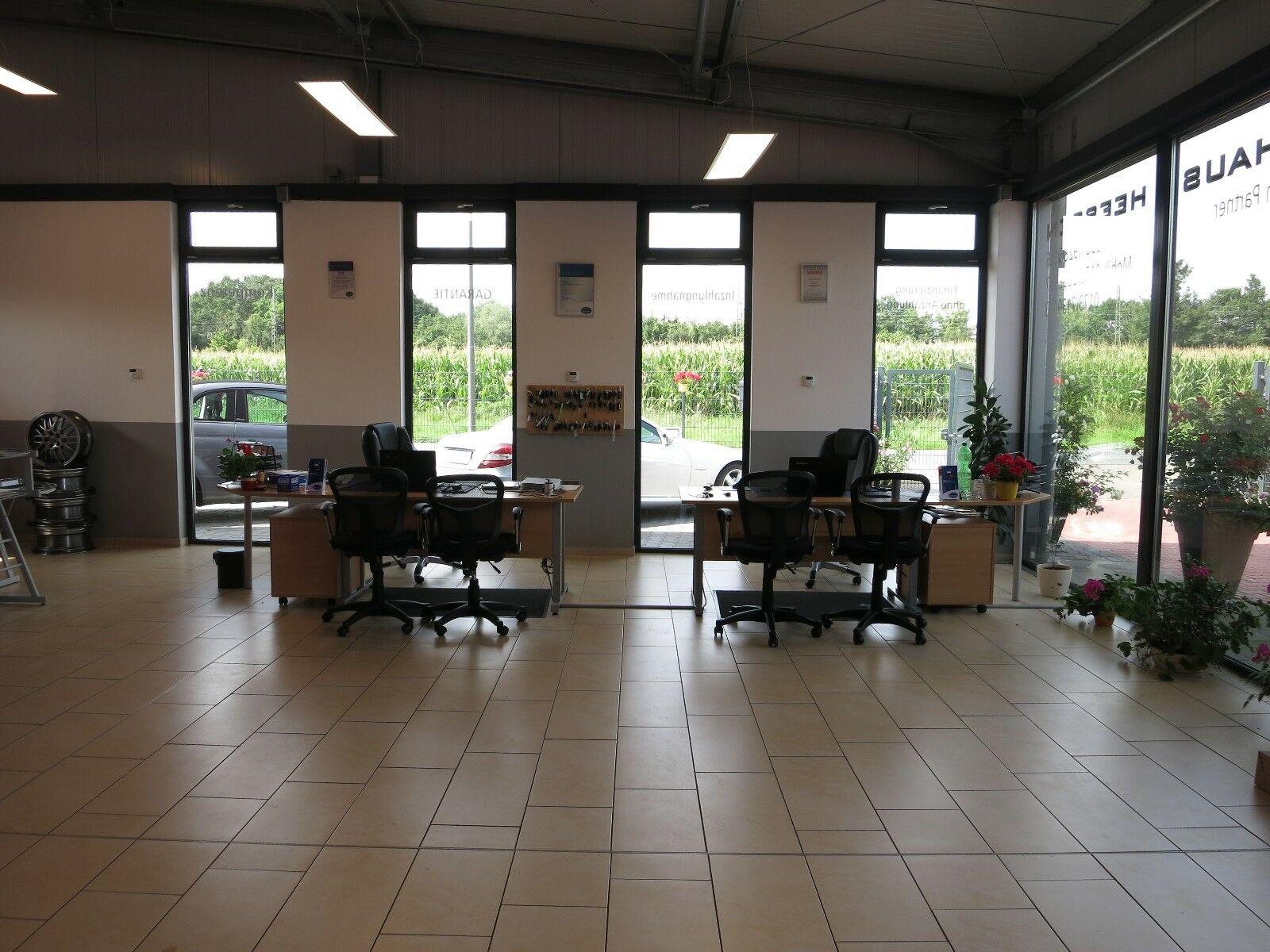 showroom-image-top