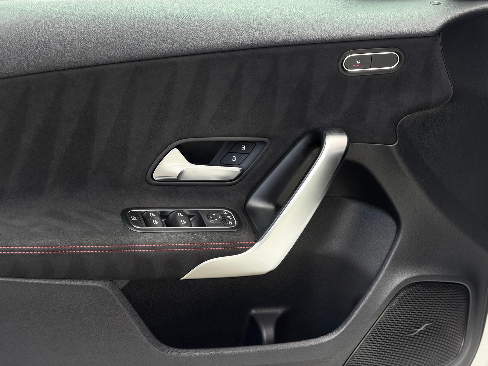 Mercedes-Benz A250*AMG*AHK*Digital*Ambiente*Pano*LED*Alcantara