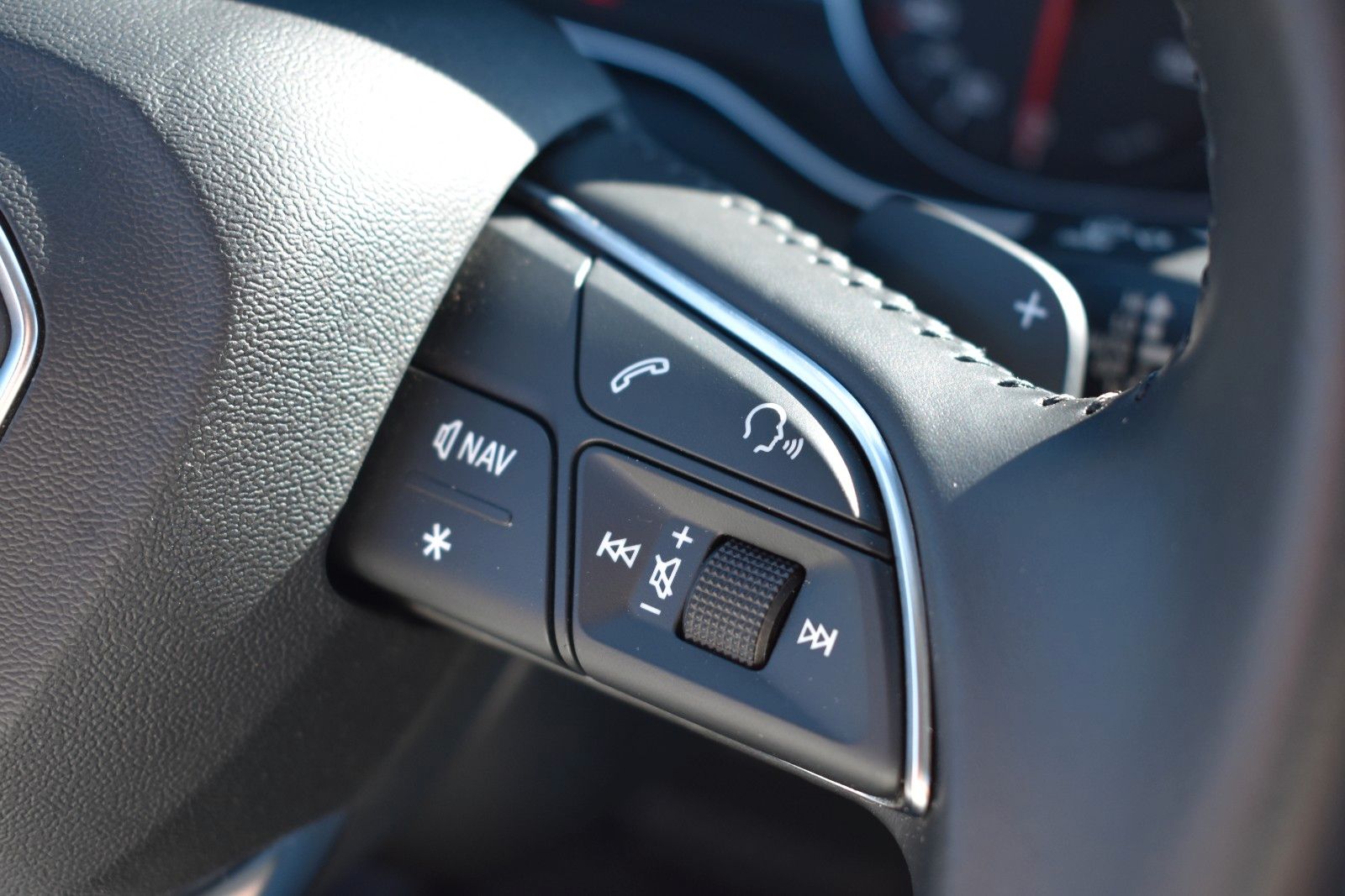 Fahrzeugabbildung Audi Q5 40 TDI quattro sport/Anhänger/LED/Tempomat