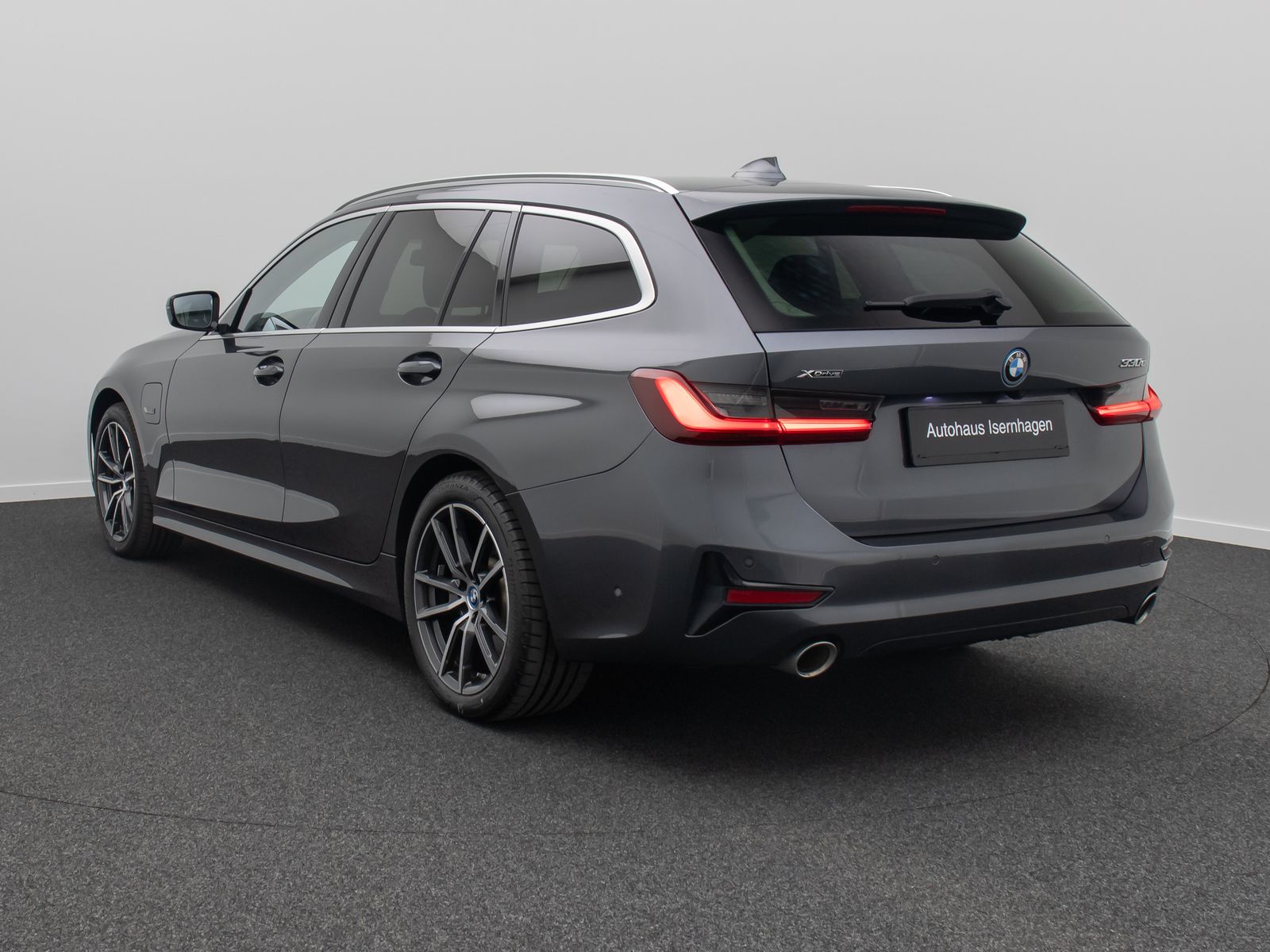 Fahrzeugabbildung BMW 330e xD Sport Line DAB Kamera AHK Alarm 18Zoll