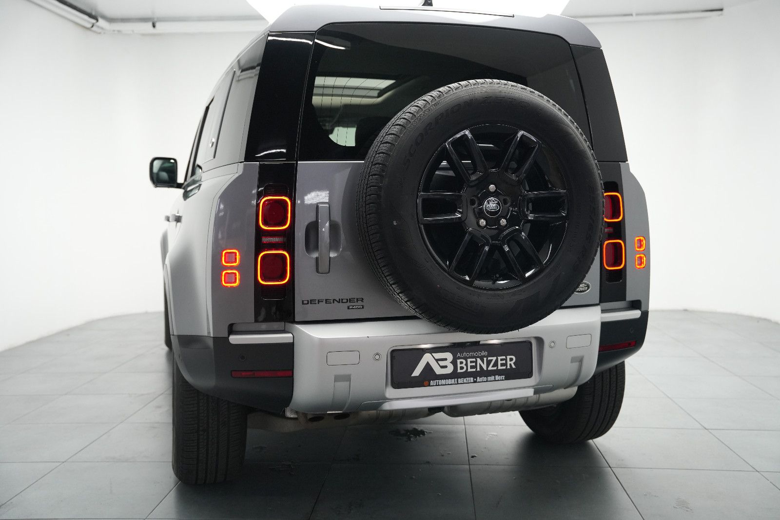 Fahrzeugabbildung Land Rover Defender 110 SE*Panorama*Meridian*360°KAM*Memory