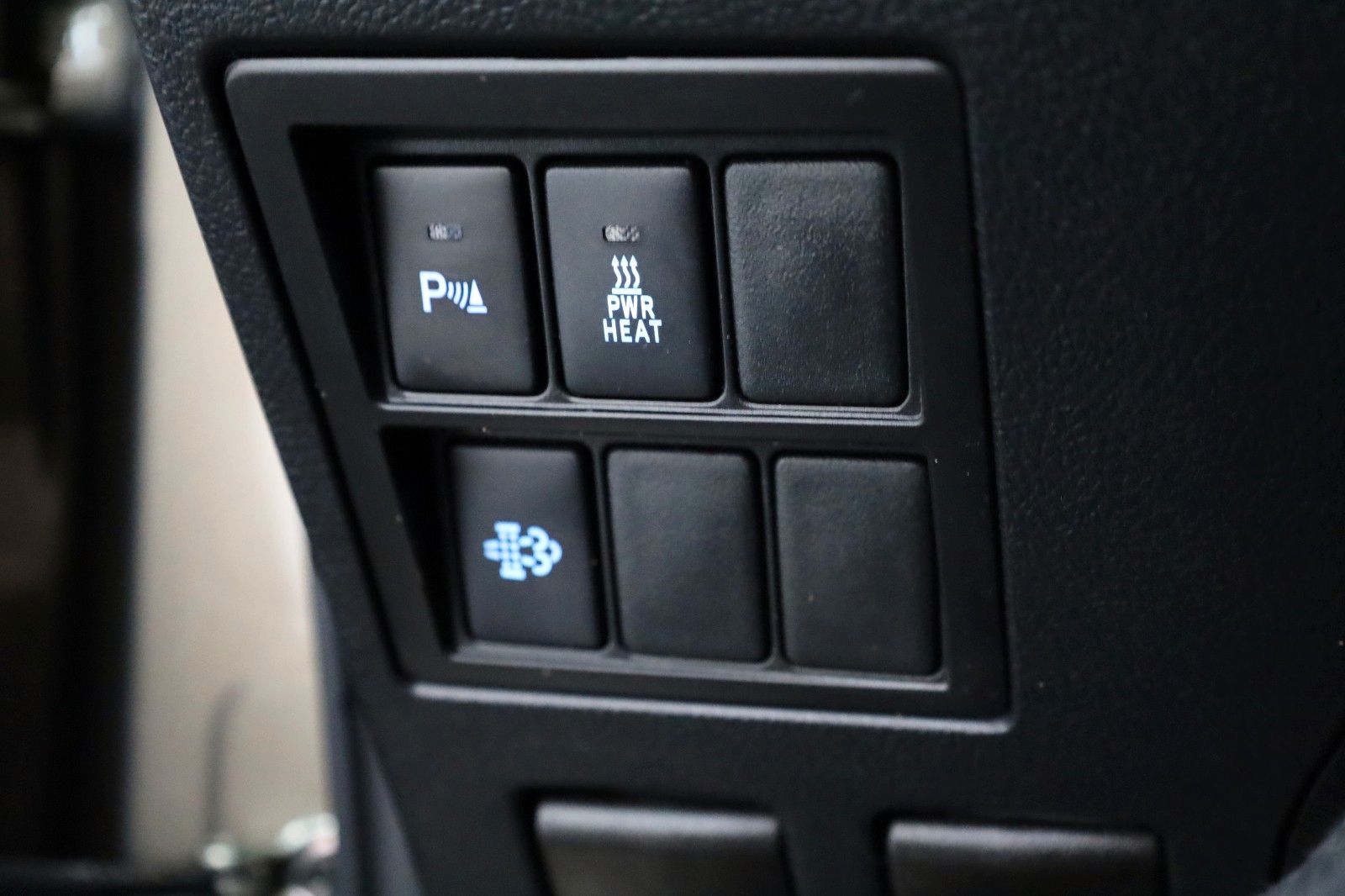 Fahrzeugabbildung Toyota Hilux 2.8 D-4D 4x4Invincible,Leder,ACC,Rollo,AHK