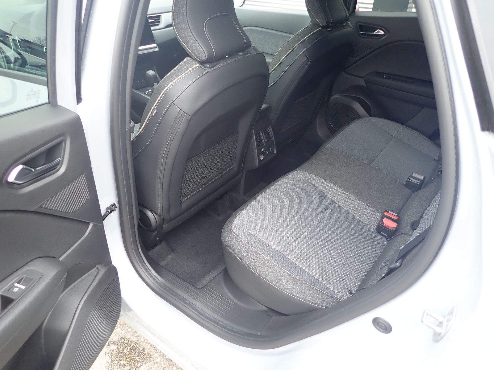 Fahrzeugabbildung Renault Captur Techno E-TECH Full Hybrid 145