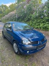 Renault Clio mit AHK und TÜV 1. Hnd - gebrauchte Renault Clio aus dem Jahr 2001