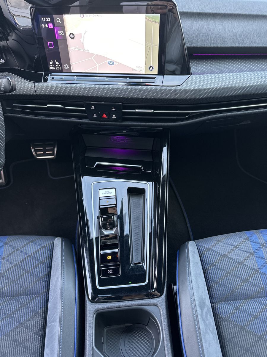 Fahrzeugabbildung Volkswagen Golf VIII Variant R 4Motion Black NAV+LED+HEADUP