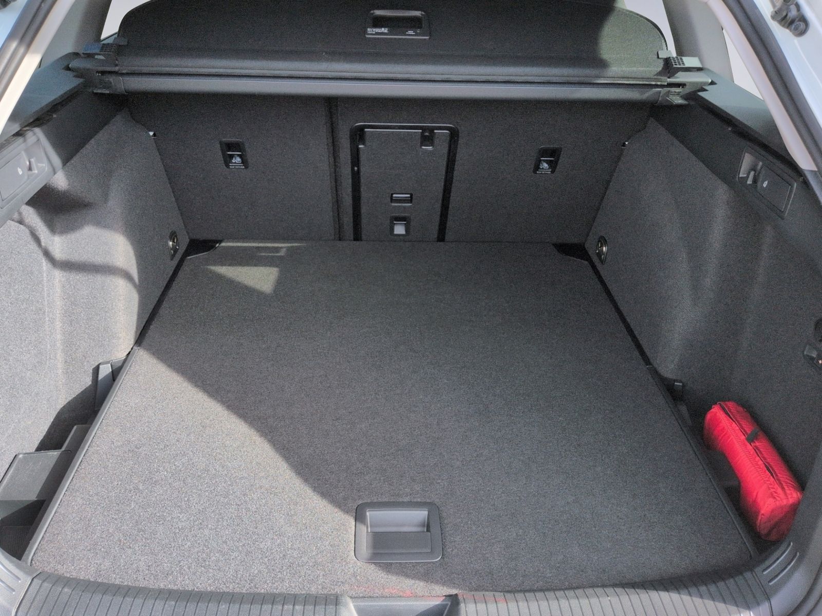 Golf VIII Variant 1.5 TSI Life AHK+APP+NAVI+SHZ