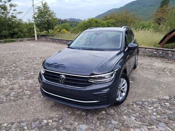 Volkswagen Tiguan - 1