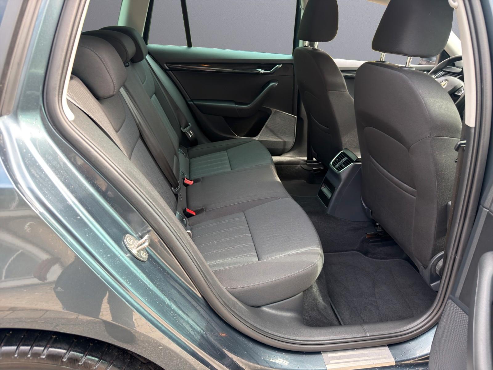 Skoda Octavia Combi Style LED/Keyless/CarPlay/PDC