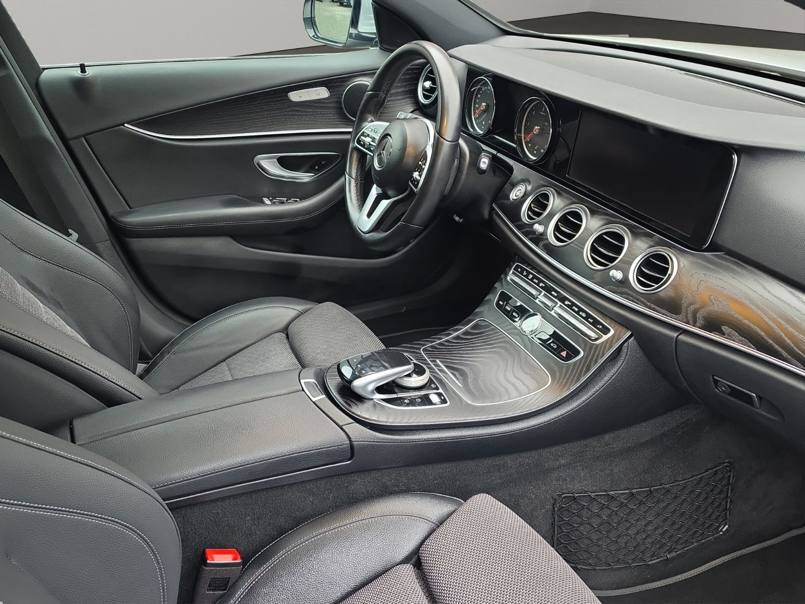 Fahrzeugabbildung Mercedes-Benz E 350 E Limousine Avantgarde Aus 1.Hand