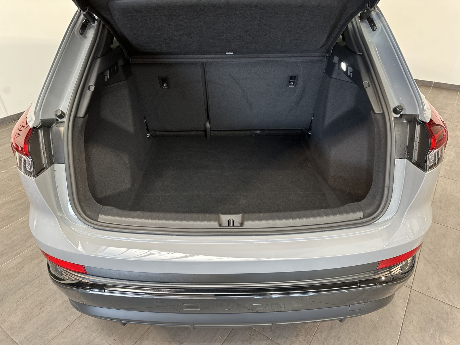 Fahrzeugabbildung Audi Q4 e-tron 35 S-Line Black NAV+LED+20ZO+V-COCKPIT