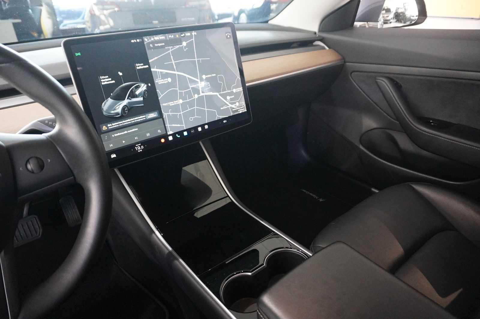 Fahrzeugabbildung Tesla Model 3 Standard Range Plus NAVI/KAMERA/SH/PANO