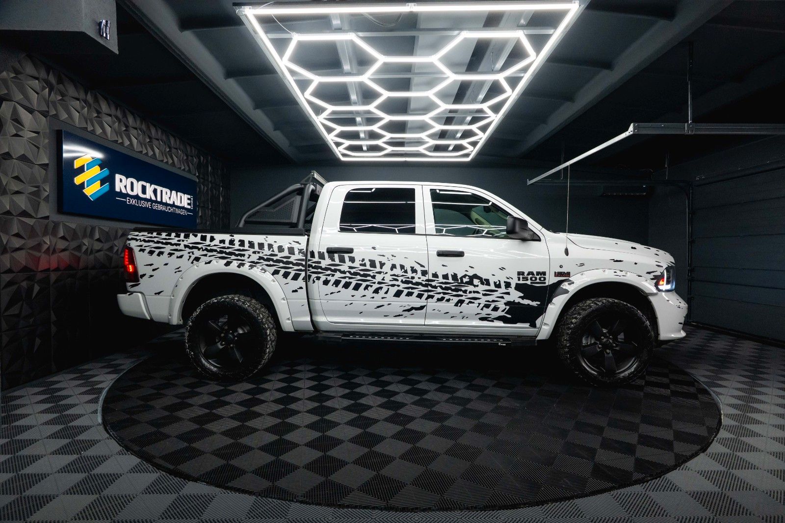 Fahrzeugabbildung Dodge RAM 5.7 V8 HEMI 4x4 OFFROAD Night-Paket *LED*AHK