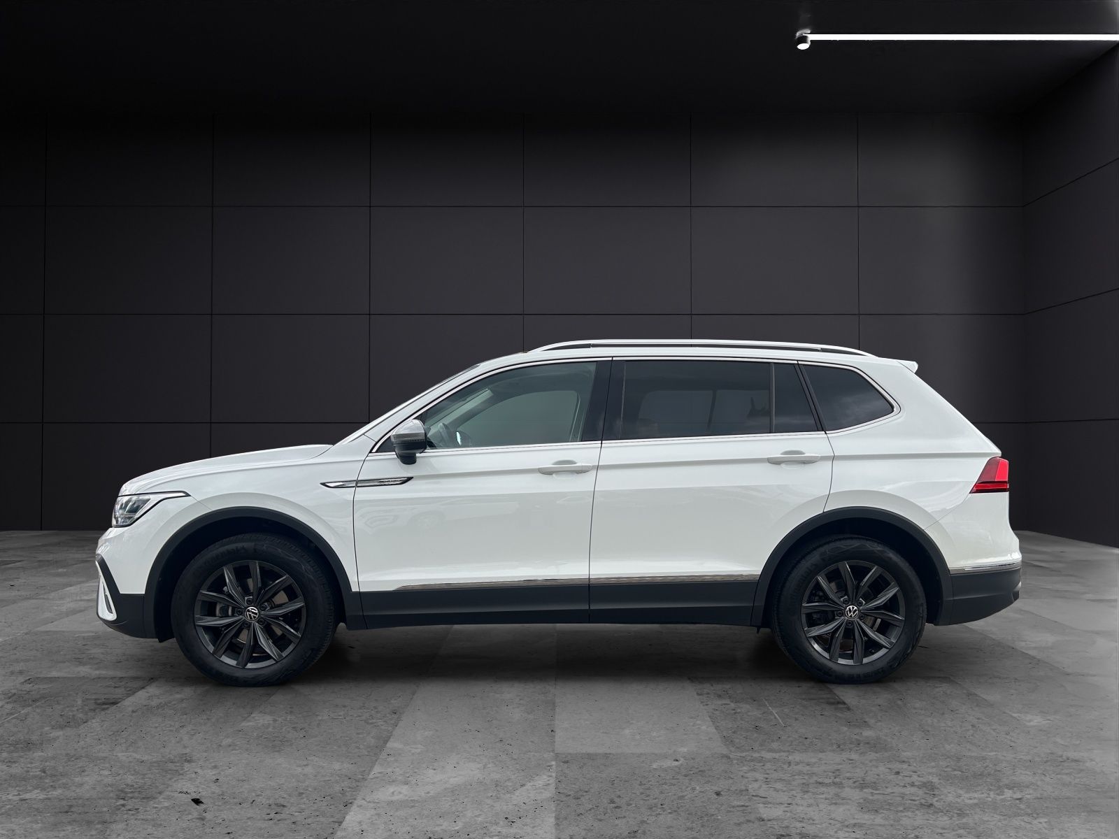 Fahrzeugabbildung Volkswagen Tiguan Allspace TDI Life DSG LED AHK CarPlay AID
