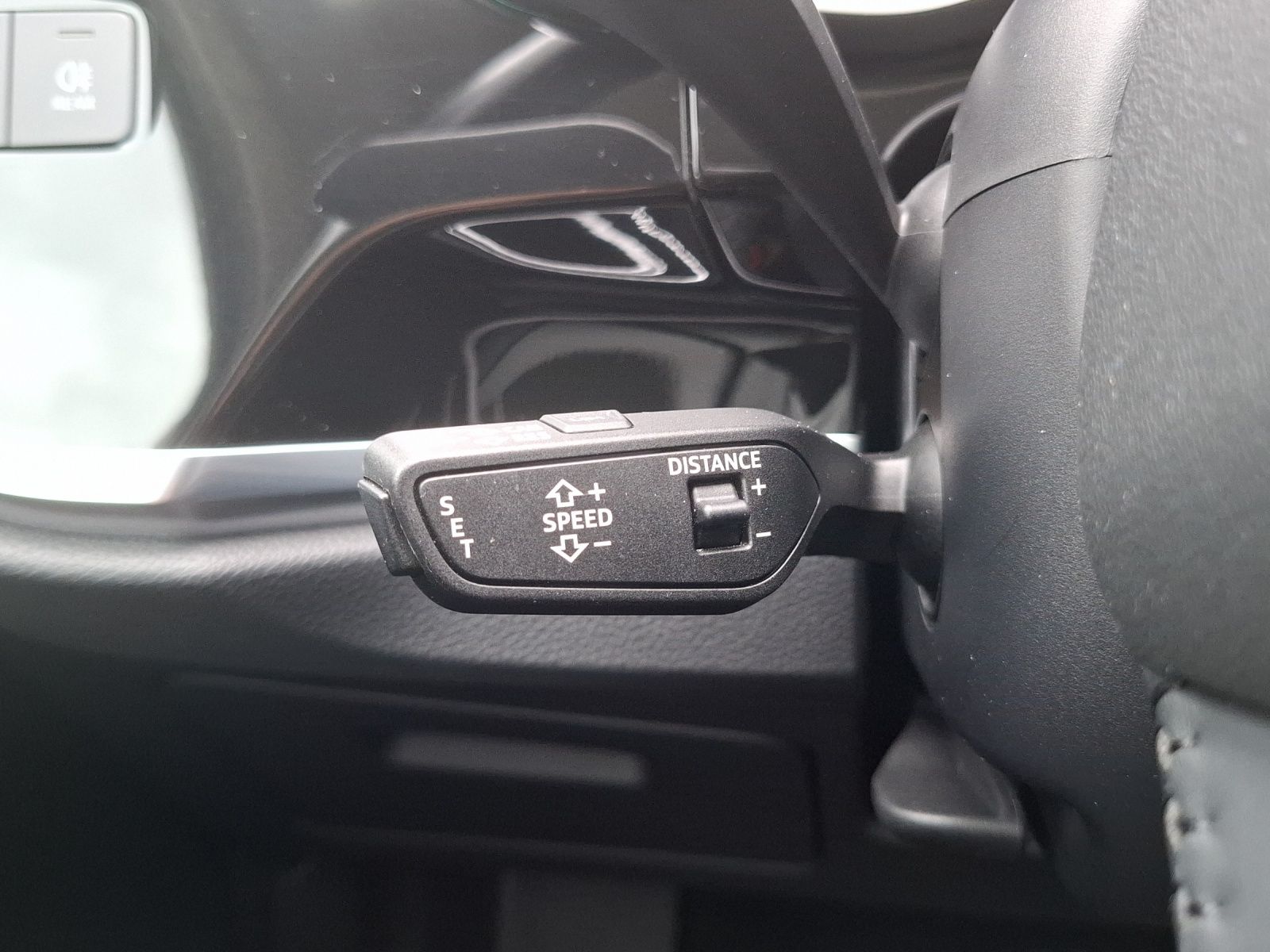 Fahrzeugabbildung Audi Q3 40 TFSI advanced S-tronic quattro LED AVC ACC