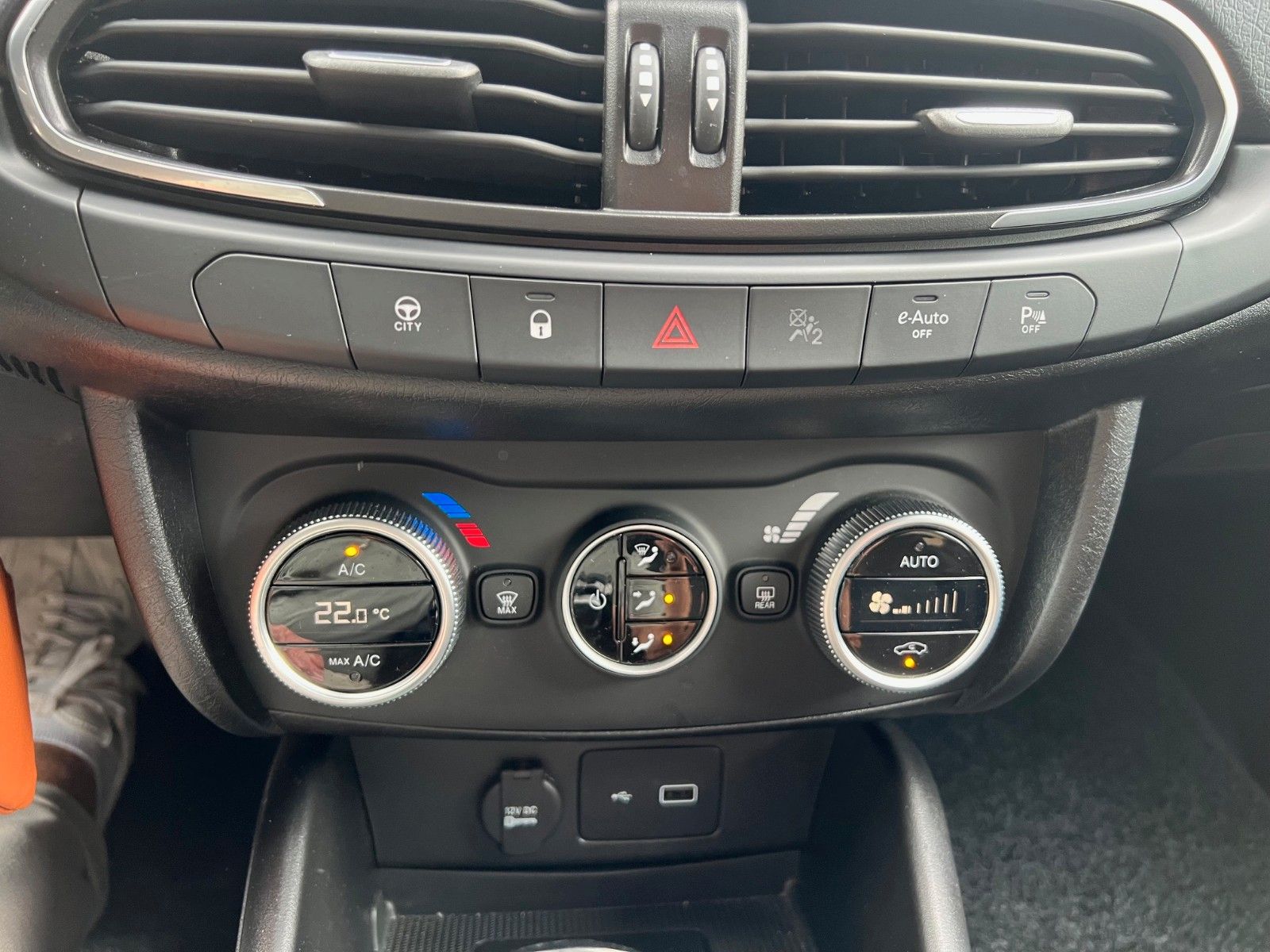 Fahrzeugabbildung Fiat Tipo Cross