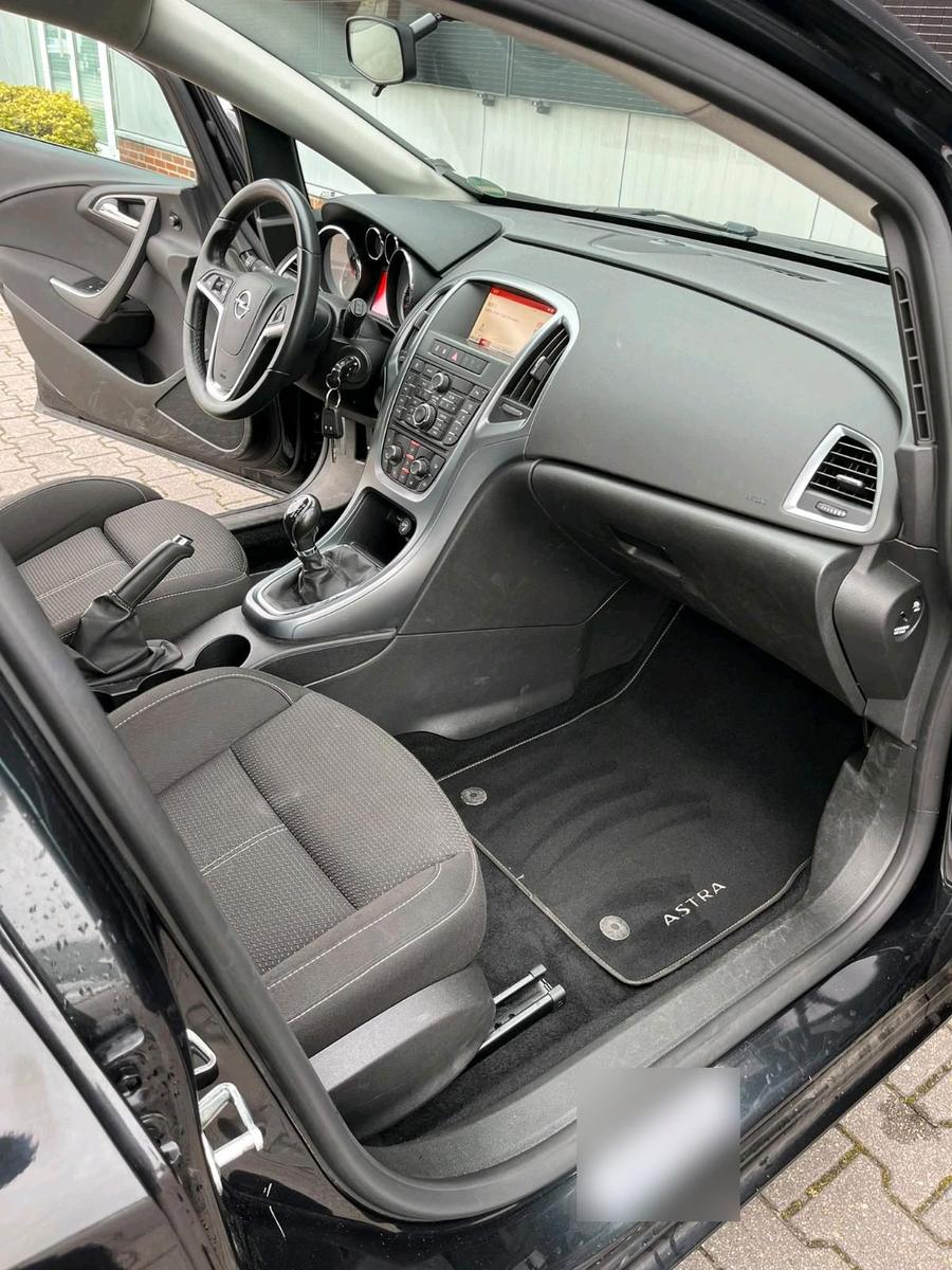 Opel Astra 2014 — photo 8