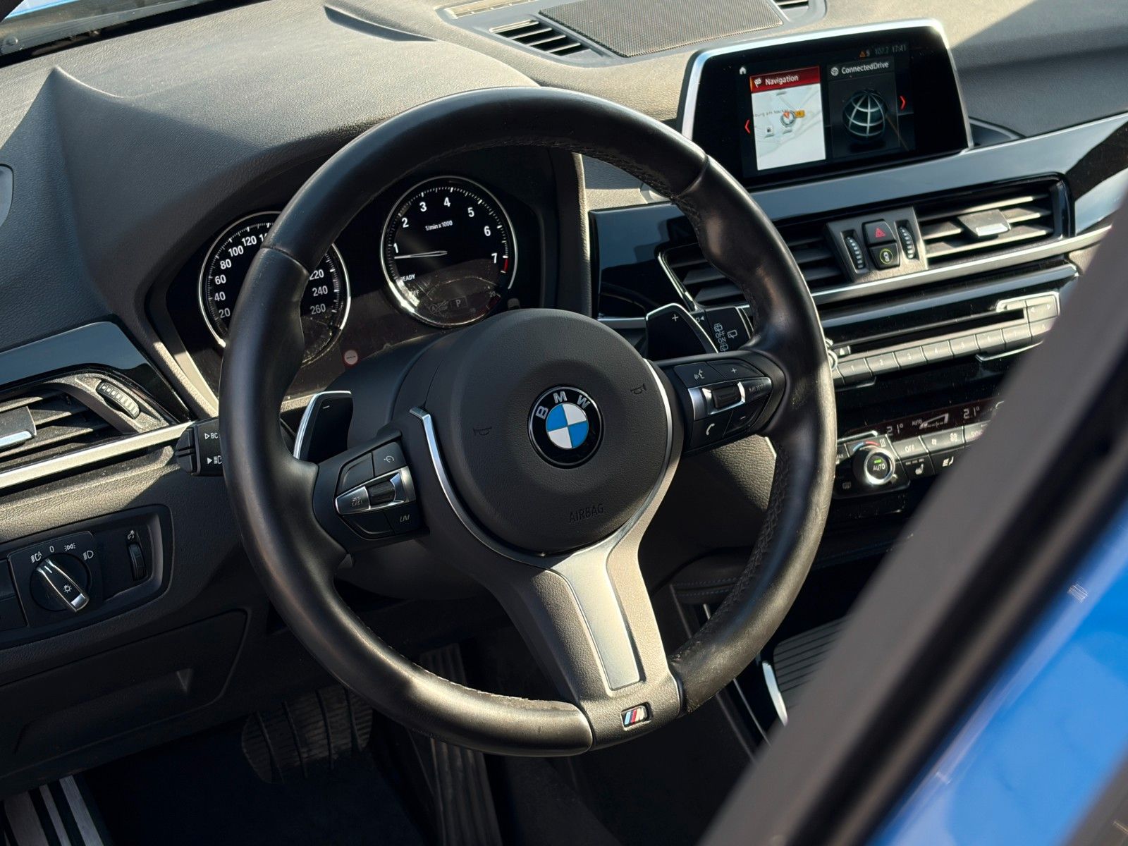 Fahrzeugabbildung BMW X1 sDrive20i M Sport Shadow LED Temp PDC