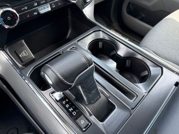 Ford F 150 Lightning XLT 2025 weiss im Vorlauf