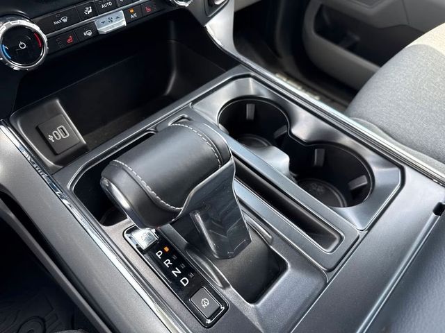 Ford F 150 Lightning XLT 2025 weiss im Vorlauf