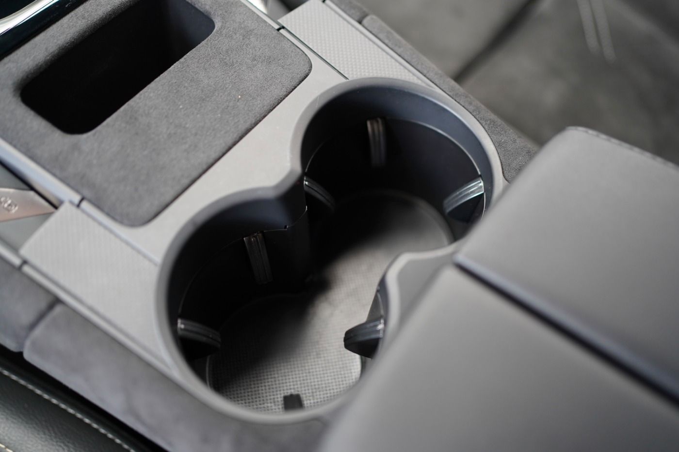 Fahrzeugabbildung DS Automobiles DS7 Crossback E-Tense 4x4 300 Anhängerkupplung