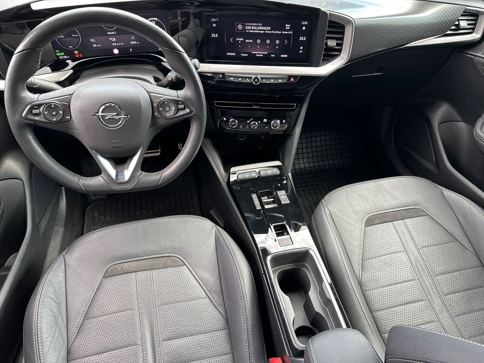 Fahrzeugabbildung Opel Mokka-e Ultimate NAV+LED+KAM+SHZ+KEYLESS+PDC+DAB