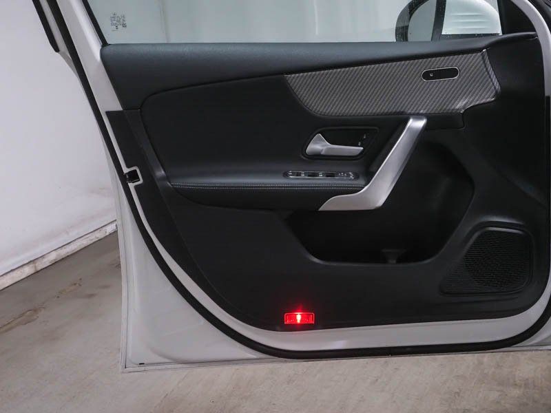 Fahrzeugabbildung Mercedes-Benz A 180 PROGRESSIVE*APPLECAR-PLAY*LED*WINTER-PAKET