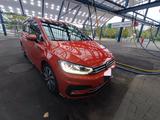 Volkswagen Touran R-line 190 Ps DSG  Kindersitze integriert - Volkswagen Touran mit Diesel-Antrieb: Leder, Schiebedach