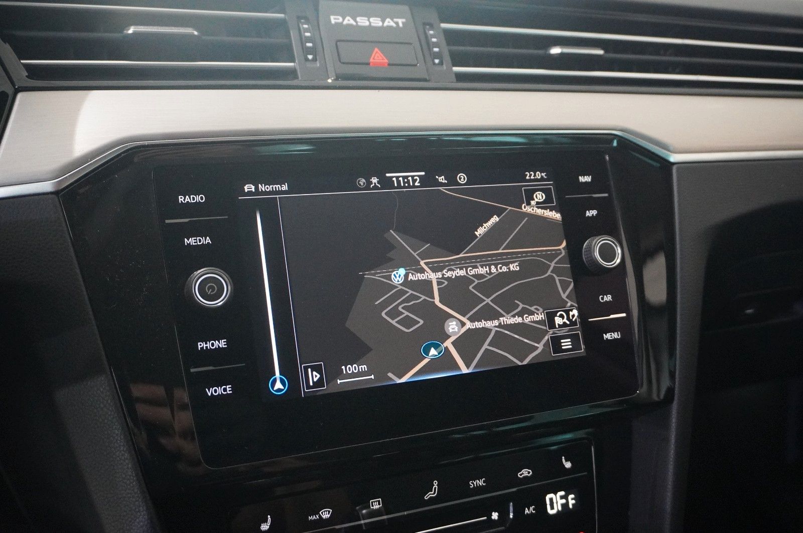 Fahrzeugabbildung Volkswagen Passat VARI. 2.0D R-LINE 4M NAVI/LED/KAMERA/AHK