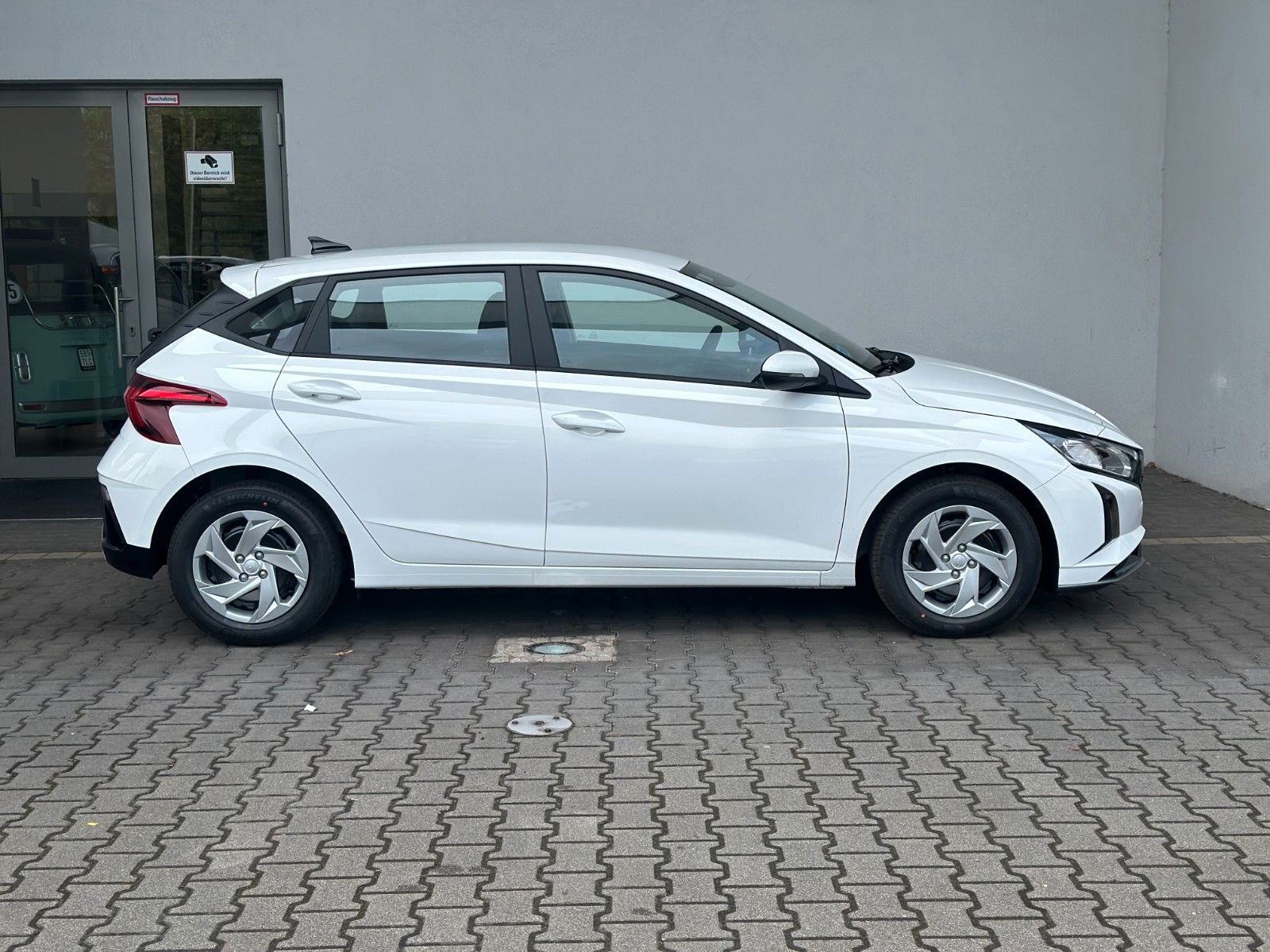 Fahrzeugabbildung Hyundai i20 Select 100PS Navi/PDC/kamera!