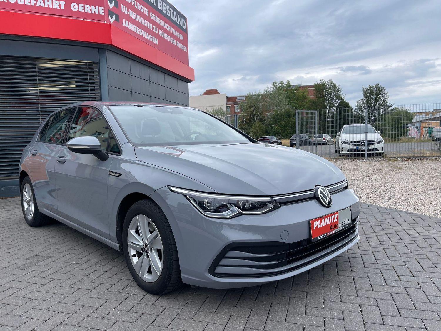 Volkswagen Golf Life / LED /abn. AHK / Verkehrzeichenerkenn