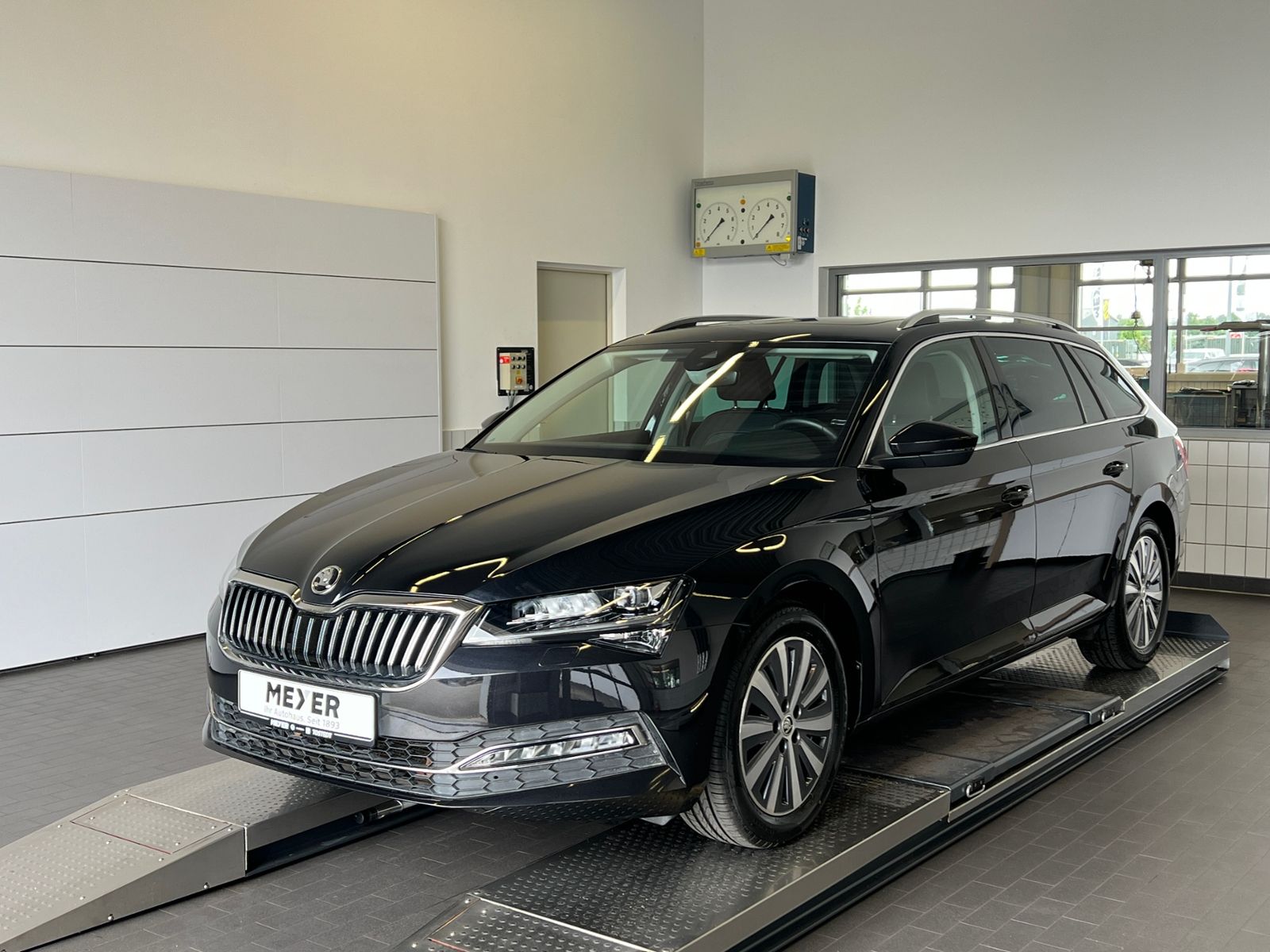 Fahrzeugabbildung SKODA Superb Combi Style 2.0 TDI DSG *AHK,LED,Pano,ACC