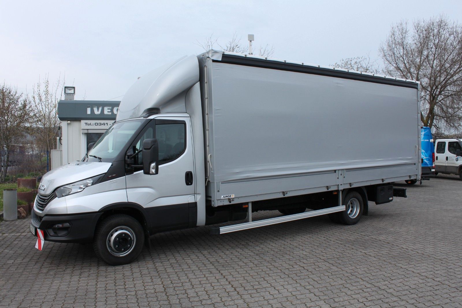 Fahrzeugabbildung Iveco Daily 70C18H/P Schiebeplane