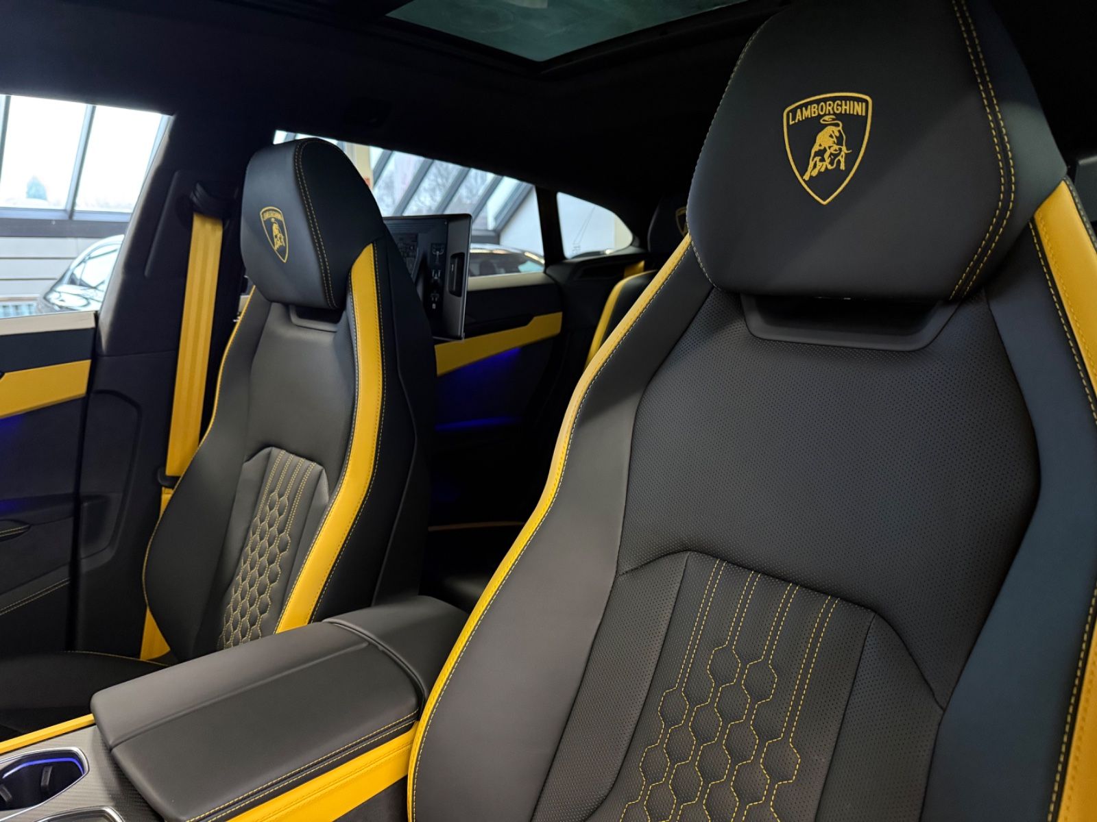 LAMBORGHINI Urus - 27