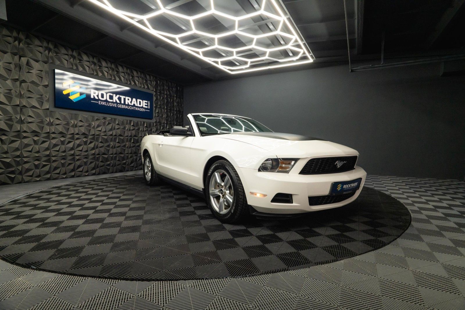 Fahrzeugabbildung Ford Mustang 3.7 V6 GT Cabrio | TÜV 2028 | 4Season