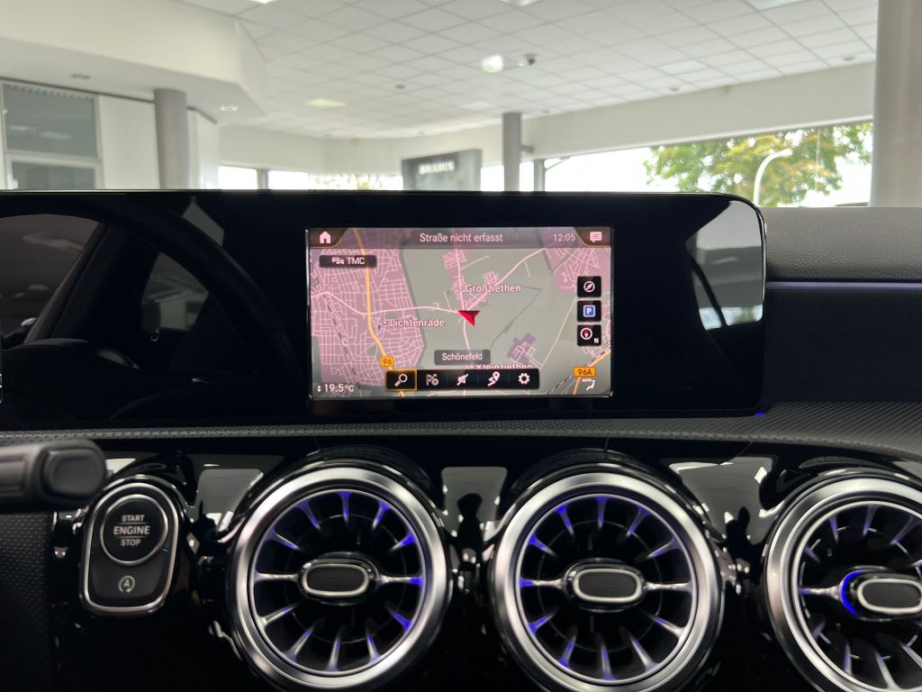 Mercedes-Benz A 200 7G-DCT*AMG*LED*PANO*KAM*MBUX*