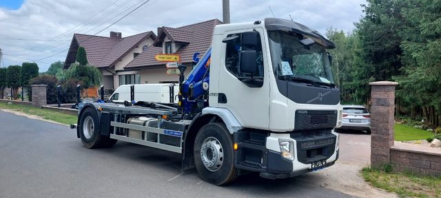 Volvo FE280 with crane