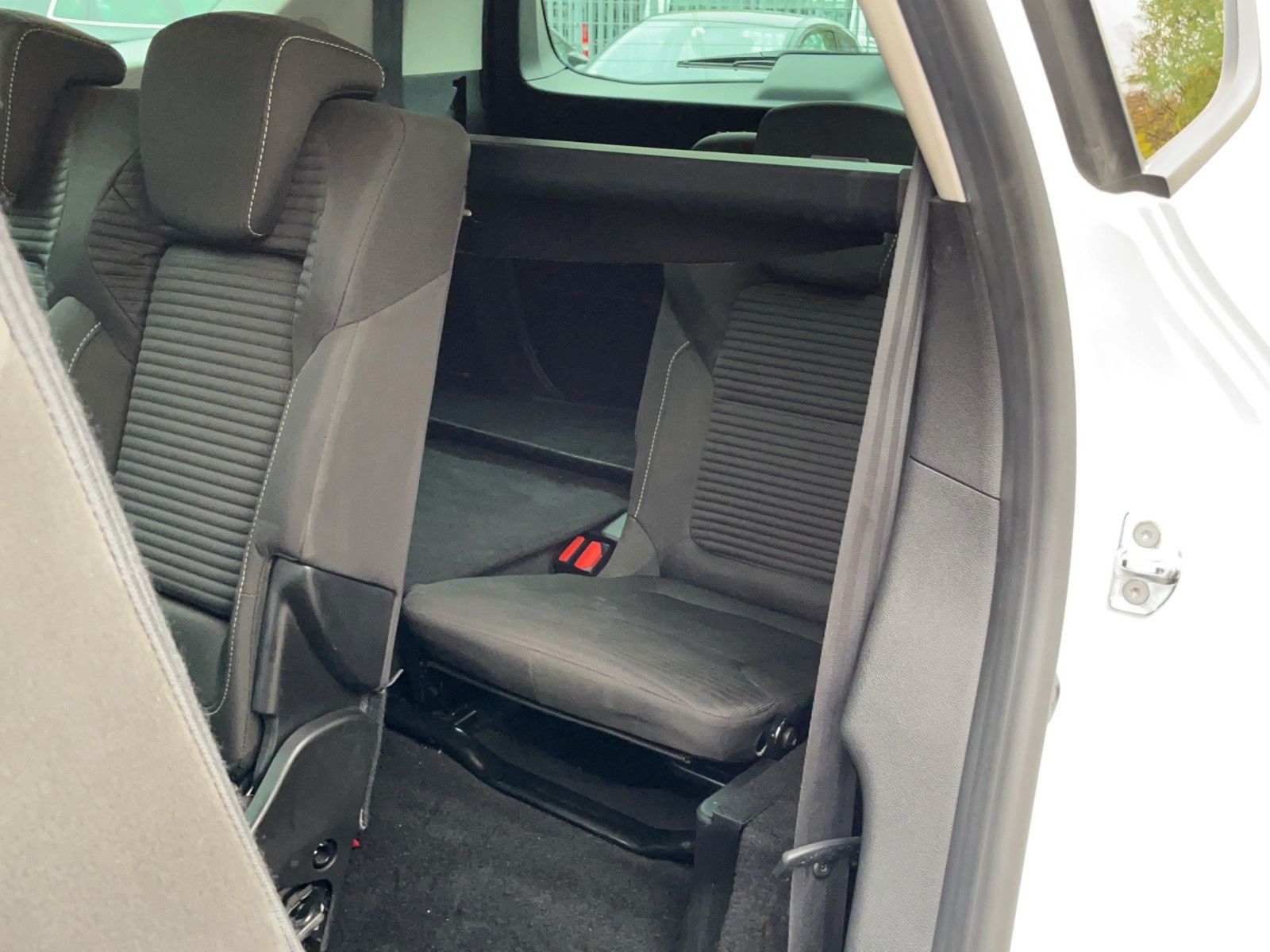 Fahrzeugabbildung Renault Grand Scenic TCE 140*7-Sitzer*Navi*