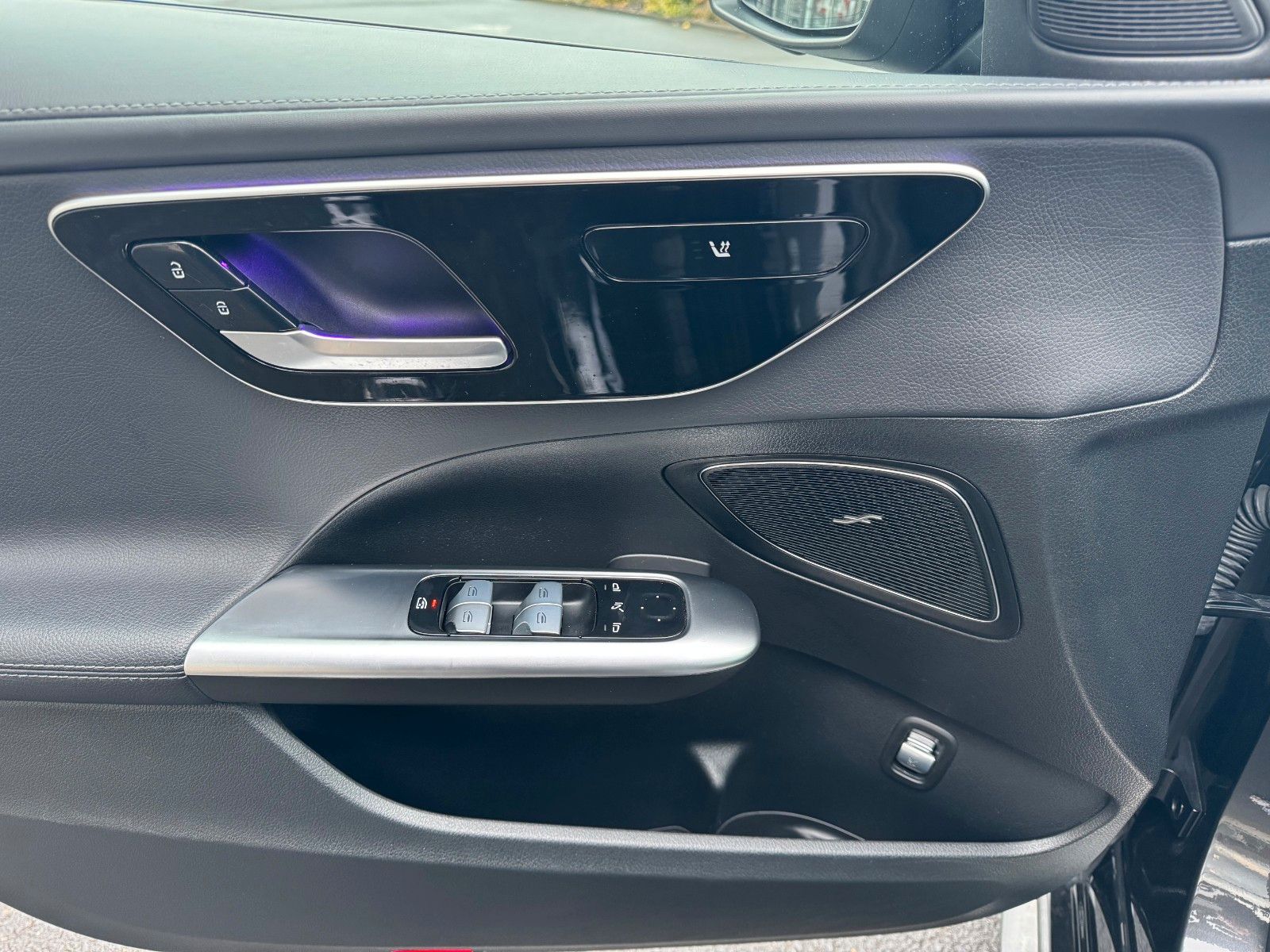 Fahrzeugabbildung Mercedes-Benz C 300d AMG+AHK+RFK+Ambiente+Night+SportfahrW