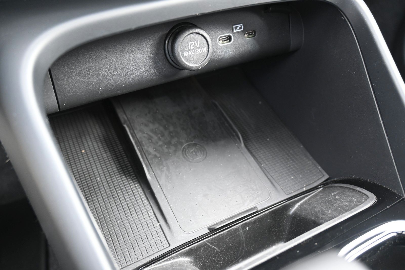 Fahrzeugabbildung Volvo XC40 B4 DKG Dark*PANO*STDHZG*360°*ACC*AHK*VOLL *
